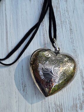 Vintage Y2K Sterling Silver Puffy 3D Hollow Etched Heart 1.5" Diameter Pendant